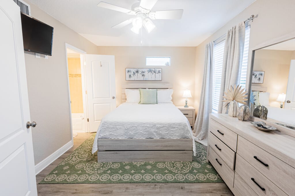 Bedroom 3 - Enjoy a peaceful night's sleep in this welcoming bedroom, with a Queen Size bed and Smart TV.